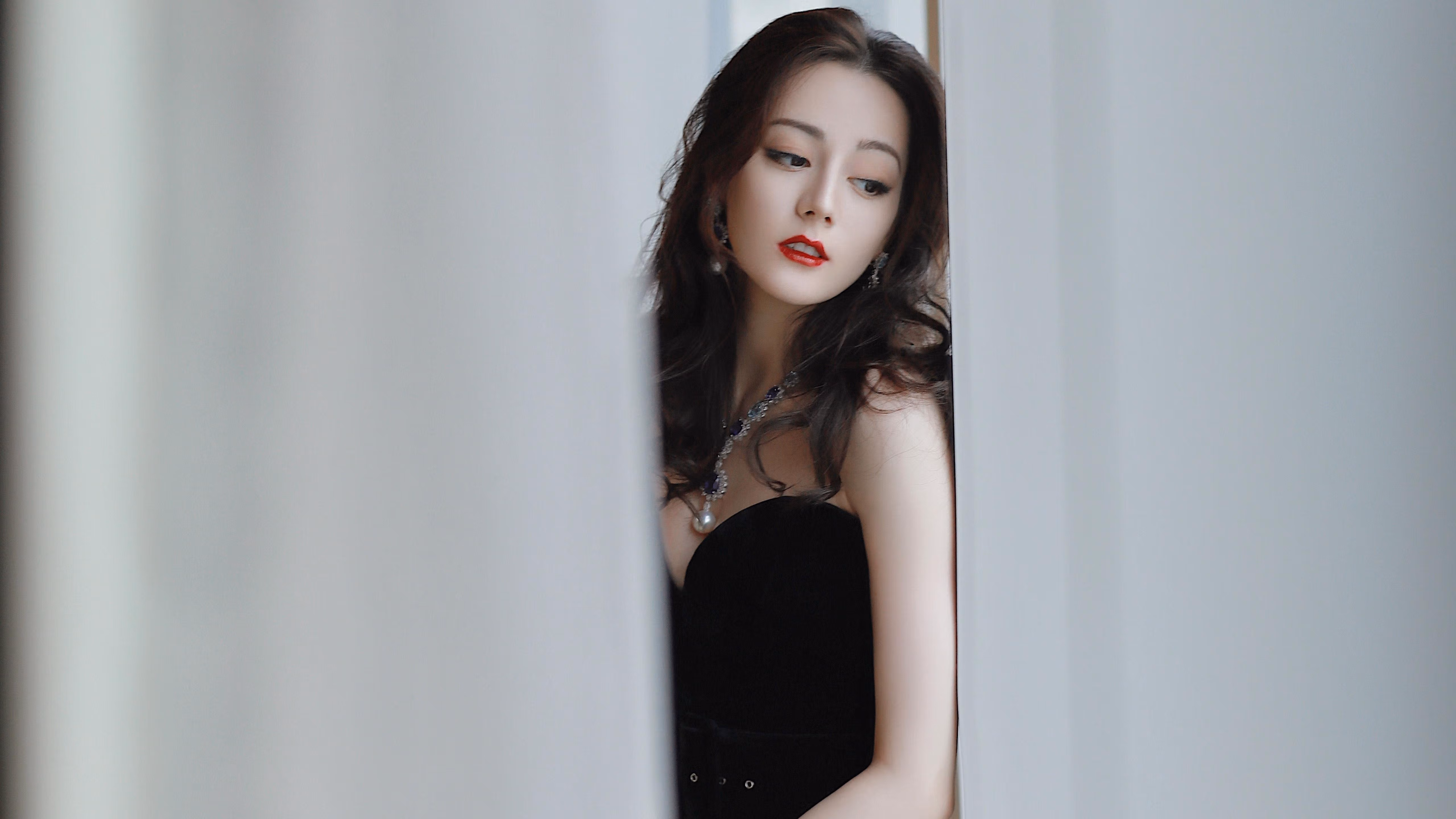 开云官网-曼联主场遭绝平，英超前四竞争愈发激烈，英超曼联主场是