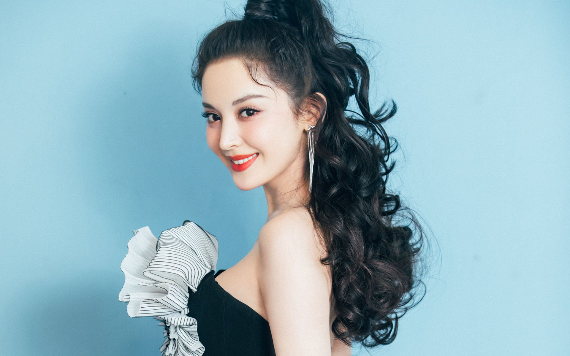 Kaiyun APP-Cole Palmer决赛梅开二度引领胜利，总决赛梅奥